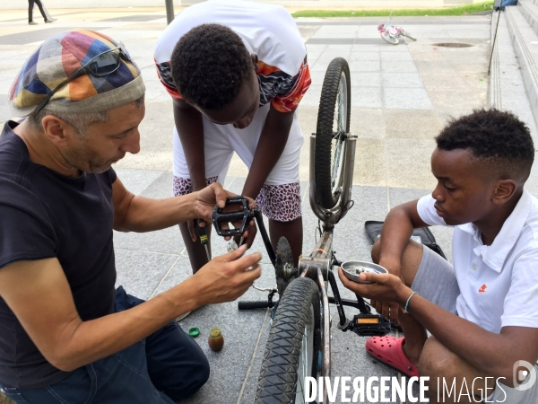 Atelier d auto-réparation de Vélos en Seine-Saint-Denis par l association  Aux Pignons sur Rue 