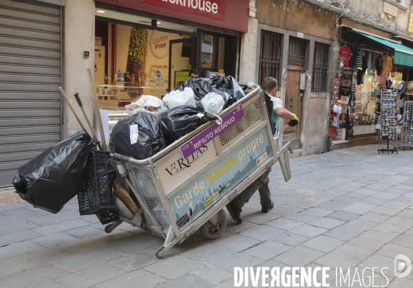 Ramassage des poubelles a venise