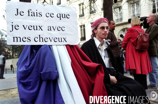 Farid Benyettou contre la loi sur le voile devant l Assemblée Nationale.