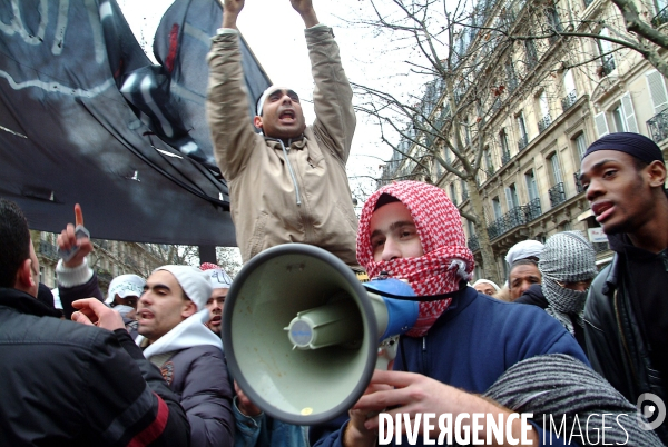 Farid BENYETTOU était la tête pensante de la filière des Buttes-Chaumont dans le 19ème arrondissement de Paris. Il est le mentor des frères Kouachi.