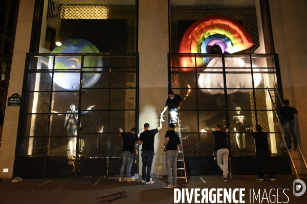 Protection des vitrines avant la manifestation GILETS JAUNES du 12 septembre 2020, à Paris. Yellow vests 12 septembre 2020 in Paris.