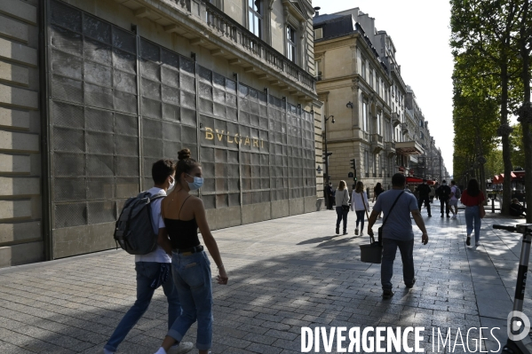 Protection des vitrines avant la manifestation GILETS JAUNES du 12 septembre 2020, à Paris. Yellow vests 12 septembre 2020 in Paris.