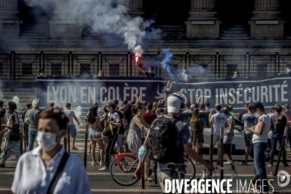 Génération Identitaire, réouverture de la Traboule, bar associatif.