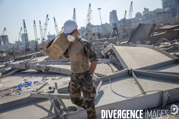 Les Armées française et libanaise déblaient de port de Beyrouth après l explosion du 4 aout 2020