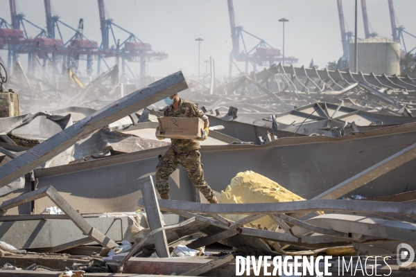 Les Armées française et libanaise déblaient de port de Beyrouth après l explosion du 4 aout 2020