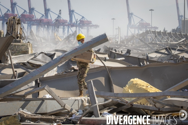Les Armées française et libanaise déblaient de port de Beyrouth après l explosion du 4 aout 2020