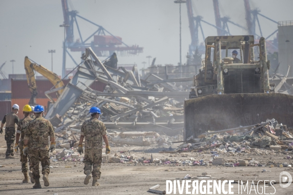 Les Armées française et libanaise déblaient de port de Beyrouth après l explosion du 4 aout 2020