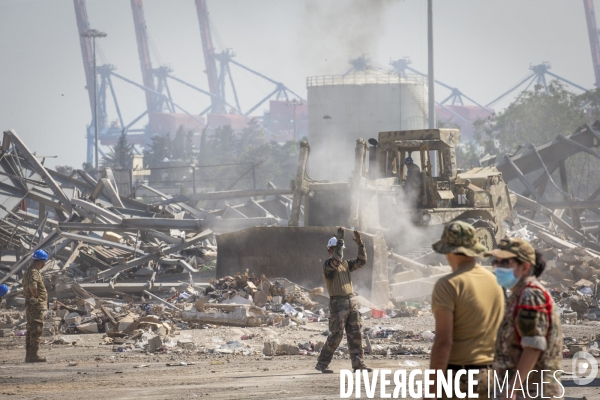 Les Armées française et libanaise déblaient de port de Beyrouth après l explosion du 4 aout 2020