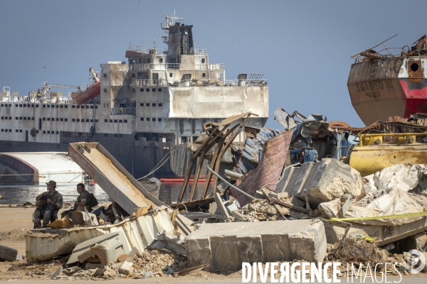 Les Armées française et libanaise déblaient de port de Beyrouth après l explosion du 4 aout 2020