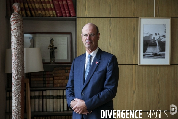 Eric LOMBARD directeur général de la Caisse des dépôts et consignations, dans son bureau.