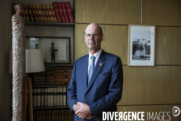 Eric LOMBARD directeur général de la Caisse des dépôts et consignations, dans son bureau.