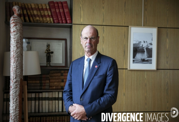 Eric LOMBARD directeur général de la Caisse des dépôts et consignations, dans son bureau.