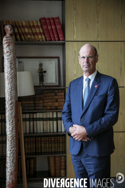 Eric LOMBARD directeur général de la Caisse des dépôts et consignations, dans son bureau.