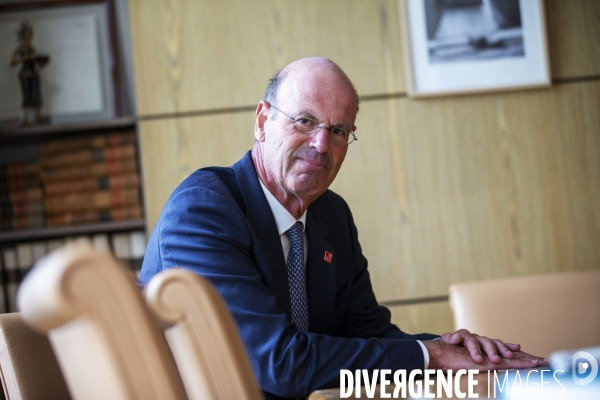 Eric LOMBARD directeur général de la Caisse des dépôts et consignations, dans son bureau.