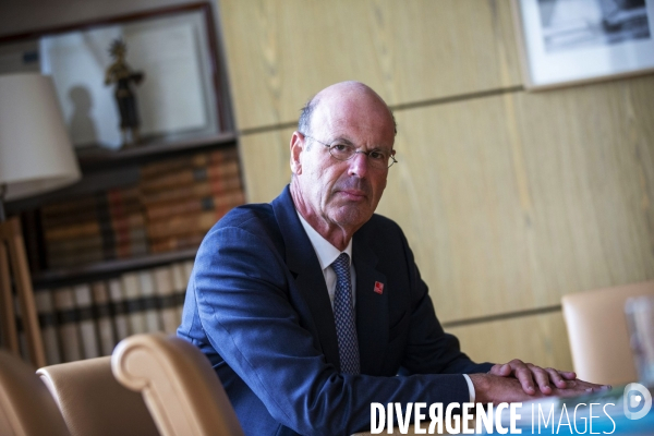 Eric LOMBARD directeur général de la Caisse des dépôts et consignations, dans son bureau.
