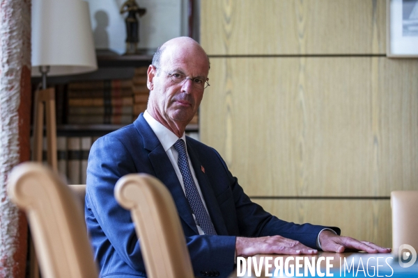 Eric LOMBARD directeur général de la Caisse des dépôts et consignations, dans son bureau.