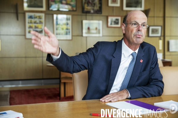 Eric LOMBARD directeur général de la Caisse des dépôts et consignations, dans son bureau.