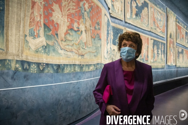 Roselyne Bachelot en déplacement à Angers sur le thème du patrimoine.