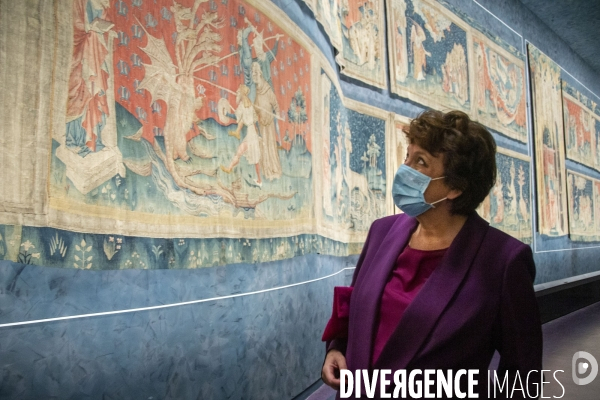 Roselyne Bachelot en déplacement à Angers sur le thème du patrimoine.