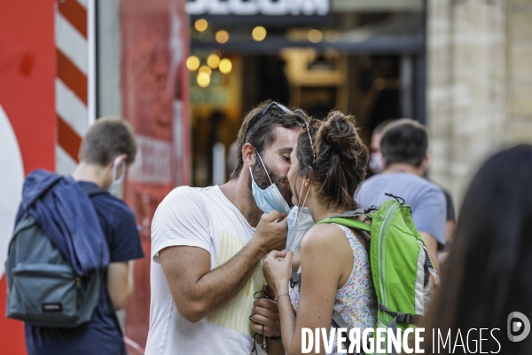 Opération de dépistage du COVID 19 gratuitement, place Saint-Projet rue Sainte Catherine à Bordeaux.