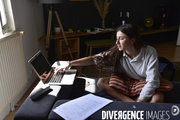 Rentrée universitaire bouleversée , cours à distance pour éviter la propagation du Covid 19.