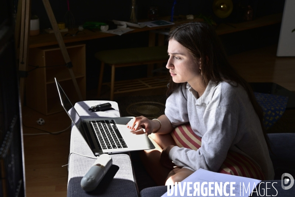 Rentrée universitaire bouleversée , cours à distance pour éviter la propagation du Covid 19.