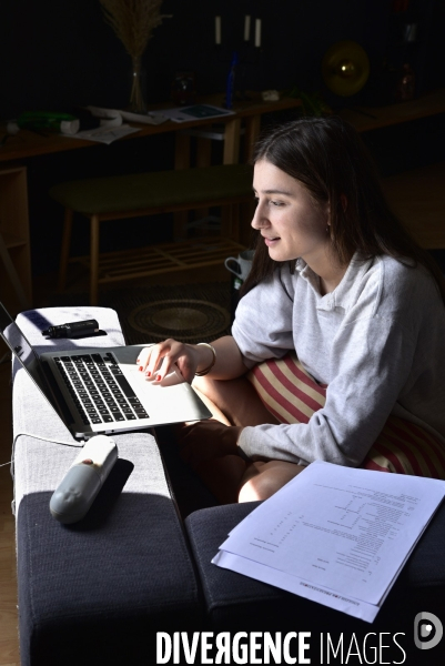 Rentrée universitaire bouleversée , cours à distance pour éviter la propagation du Covid 19.