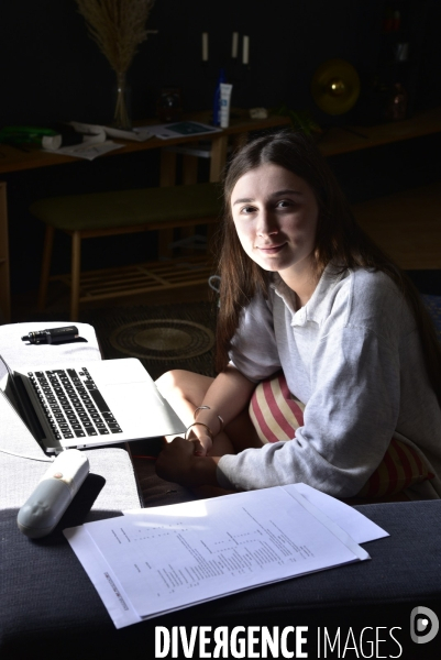 Rentrée universitaire bouleversée , cours à distance pour éviter la propagation du Covid 19.