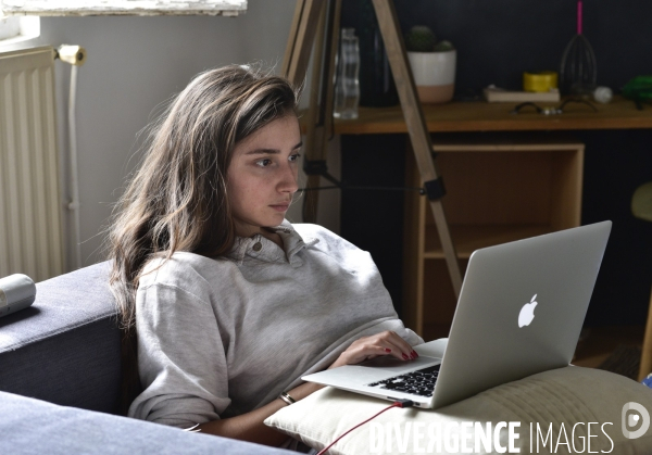 Rentrée universitaire bouleversée , cours à distance pour éviter la propagation du Covid 19.