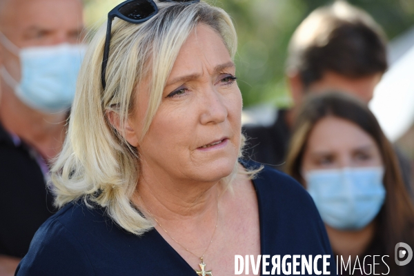 Marine Le Pen dans l Yonne auprès des éleveurs de chevaux