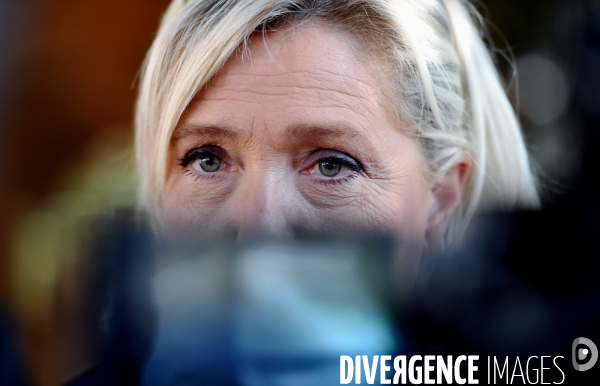 Marine Le Pen dans l Yonne auprès des éleveurs de chevaux