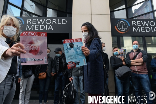 Rassemblement des salaries du pole science de reworld media