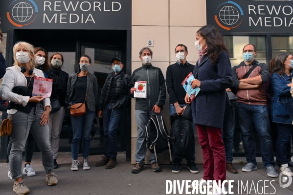 Rassemblement des salaries du pole science de reworld media