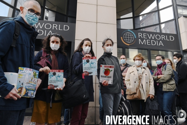 Rassemblement des salaries du pole science de reworld media