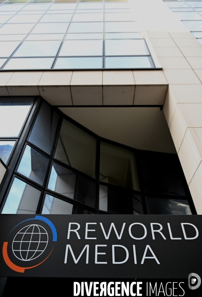 Rassemblement des salaries du pole science de reworld media