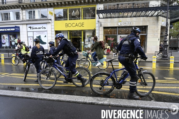 Les pistes cyclables provisoires, les  Coronapistes  seront  pérennisées  à Paris. The Covid-19 Coronavirus. Coronapiste for bikes.