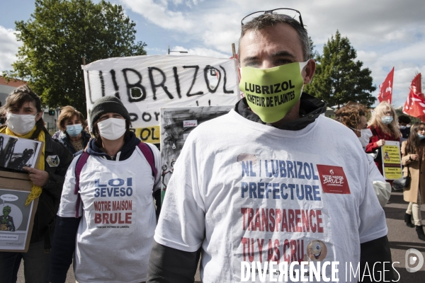Manifestation pour les 1 an de l incendie de l usine de Lubrizol.