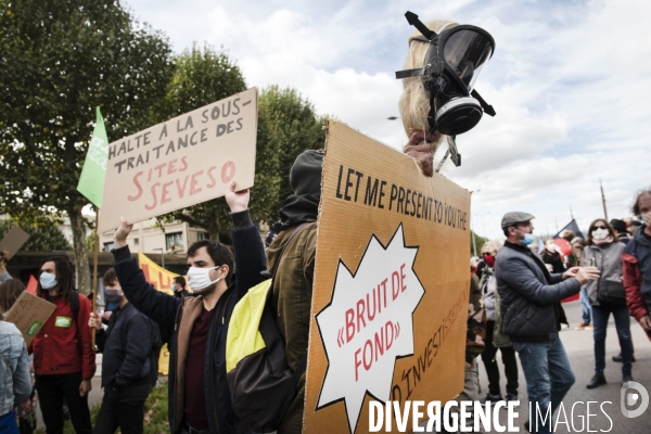 Manifestation pour les 1 an de l incendie de l usine de Lubrizol.