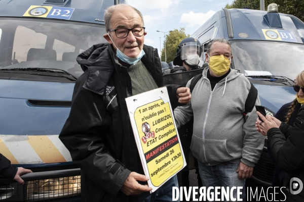 Manifestation pour les 1 an de l incendie de l usine de Lubrizol.