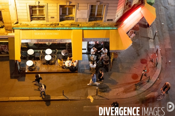 Café restaurant à Paris.