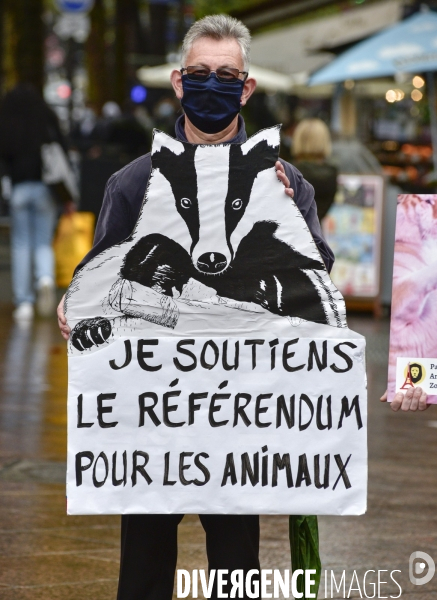 Referendum pour les animaux, les militants la veille de l annonce historique de madame Barbara Pompili. Referendum for animals.