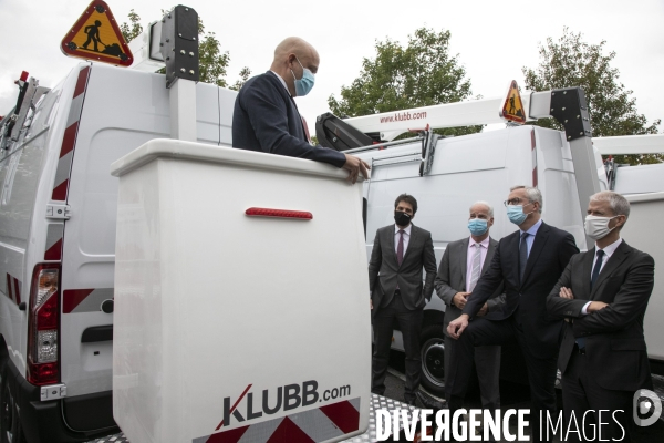 Bruno Le Maire visite une usine de l entreprise KLUBB