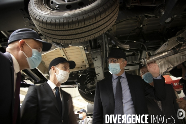Bruno Le Maire visite une usine de l entreprise KLUBB