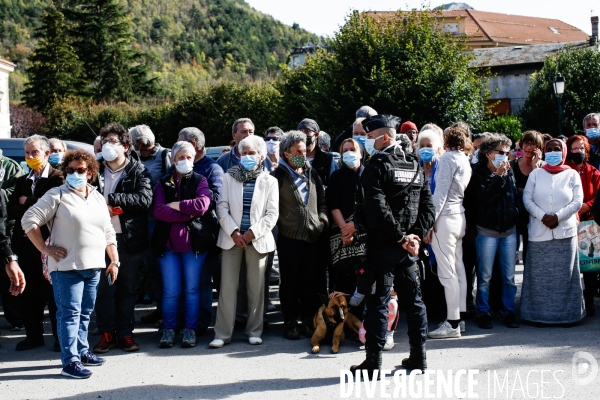 Le président Emmanuel Macron à la rencontre des habitants de Tende, après le passage de la tempête Alex