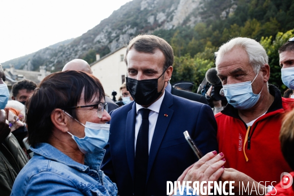 Le président Emmanuel Macron à la rencontre des habitants de Tende, après le passage de la tempête Alex