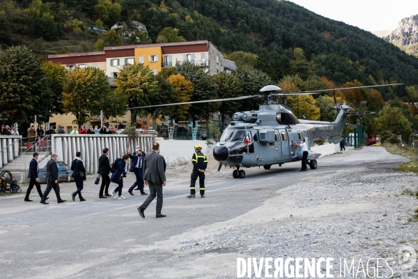 Le président Emmanuel Macron à la rencontre des habitants de Tende, après le passage de la tempête Alex