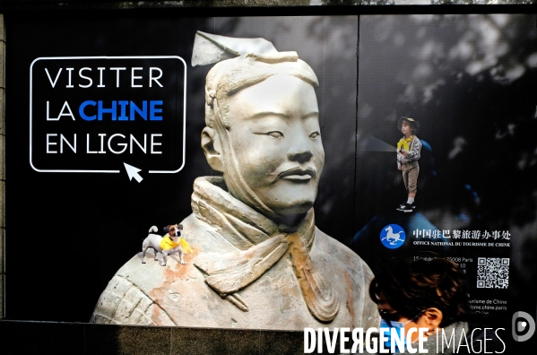 Panneau publicitaire Visiter la Chine en ligne sur les grands boulevards