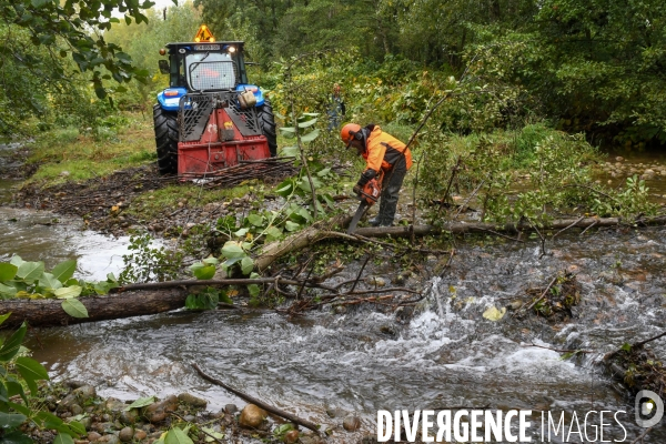 Travaux d entretien des berges d une rivière