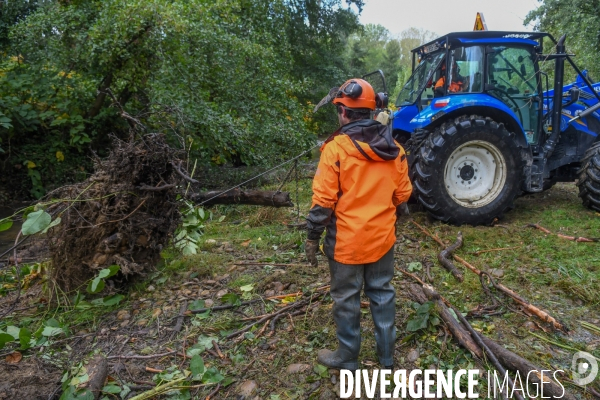 Travaux d entretien des berges d une rivière