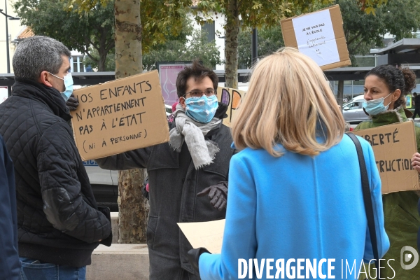 Brigitte Macron dans les futurs locaux de LIVE à Valence